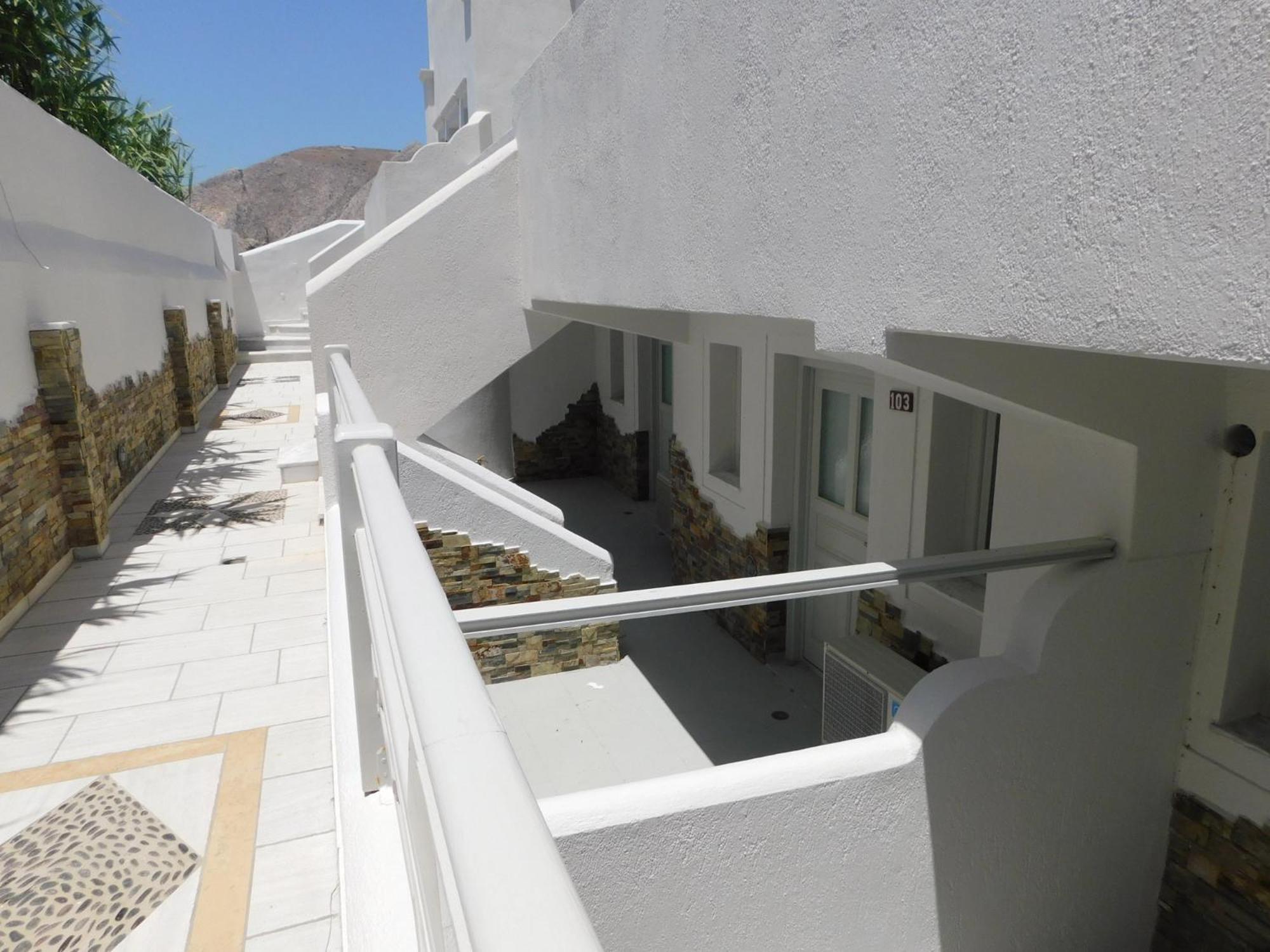 Happy Fish Rooms- Beachfront Perissa  Exterior foto